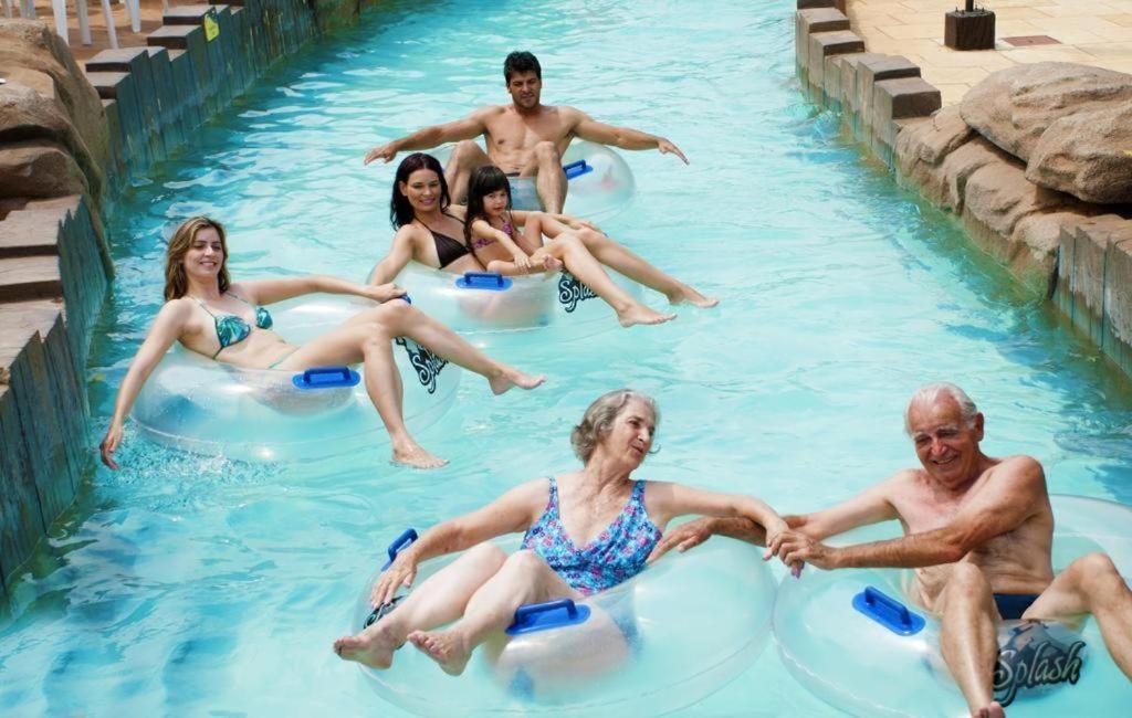 Piazza Diroma - Cortesia Park Diroma, Splash E Slide Caldas Novas Εξωτερικό φωτογραφία